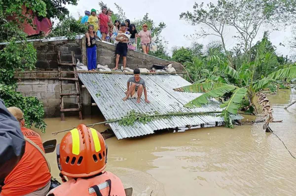 So tan nguoi dan bi ngap lut o thi tran Libon, tinh Albay, phia nam Manila, ngay 23.10.2024. Anh: Canh sat bien Philippines