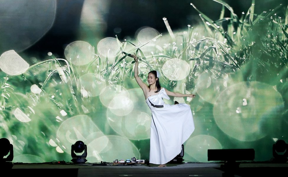 The Tangible Performance attracted the participation of many technology - art experts, artists, scientists from all over the world. Photo: Thanh Kieu