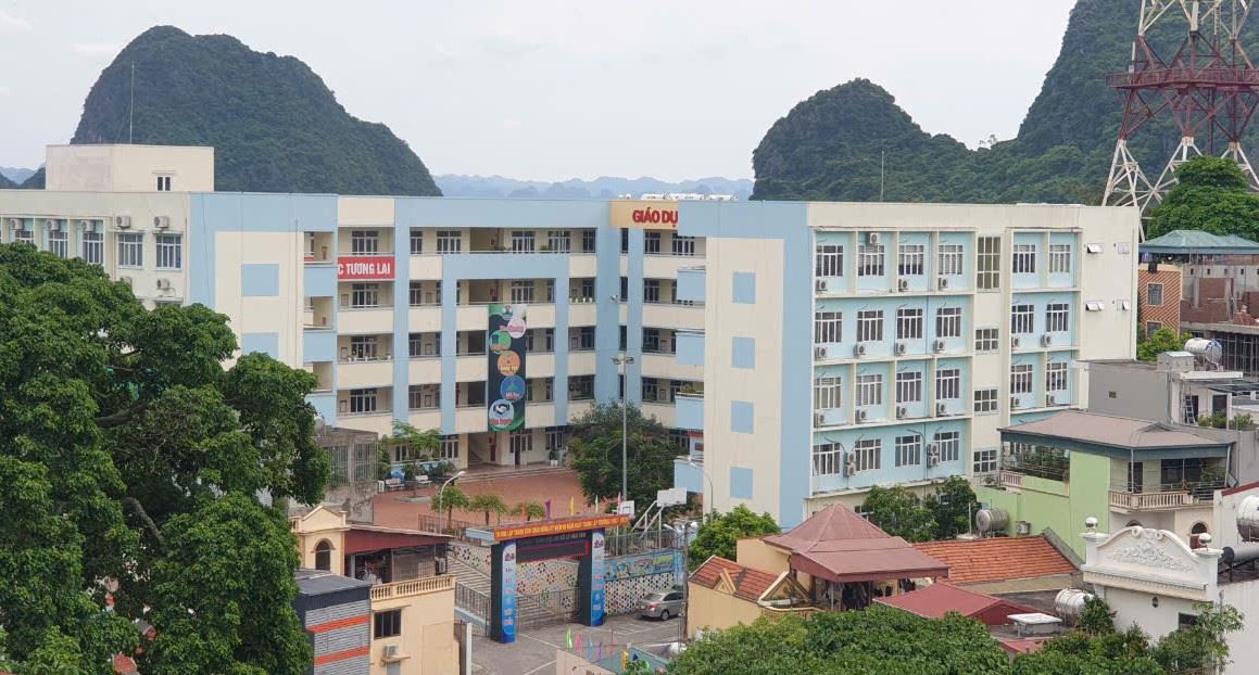 Những năm qua, Quảng Ninh đầu tư rất lớn để xây dựng hệ thống trường học và đào tạo, nâng cao trình độ của đội ngũ giáo viên. Ảnh: Nguyễn Hùng