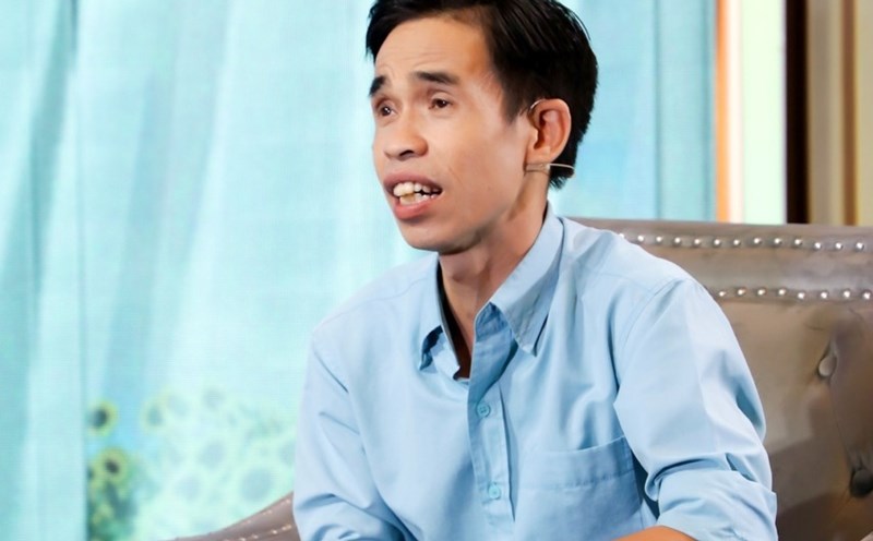 Teacher Trong Khanh at the program Life is Beautiful. Photo: Producer.