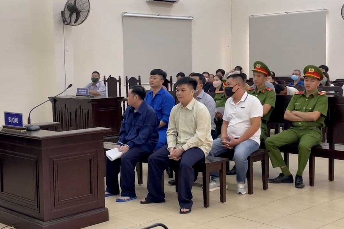 Image of 6 defendants in the An Phu karaoke fire that killed 32 people. Photo: Dinh Trong