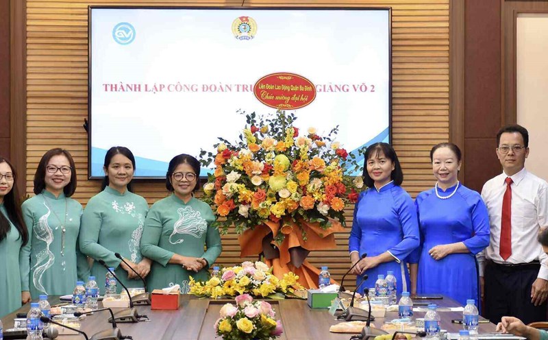 Congress to establish the Trade Union of Giang Vo Secondary School. Photo: Trade Union