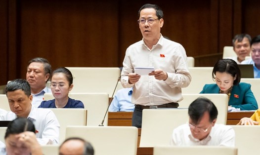 Đại biểu Trần Nhật Minh (Đoàn ĐBQH tỉnh Nghệ An) ủng hộ tiếp tục duy trì kinh phí công đoàn 2%. Ảnh: Quốc hội