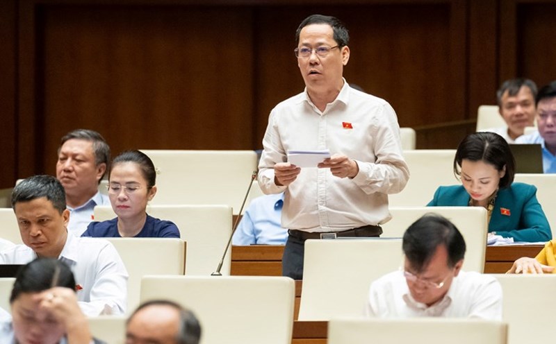Đại biểu Trần Nhật Minh (Đoàn ĐBQH tỉnh Nghệ An) ủng hộ tiếp tục duy trì kinh phí công đoàn 2%. Ảnh: Quốc hội