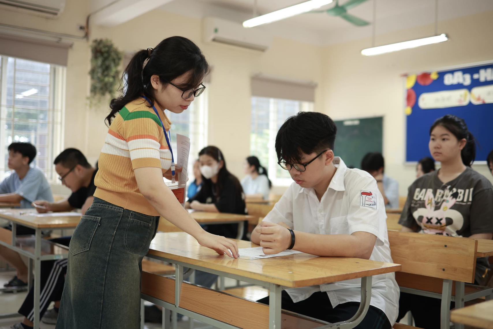 Promotion consideration for secondary school teachers is an issue of concern to many teachers. Photo: Van Trang