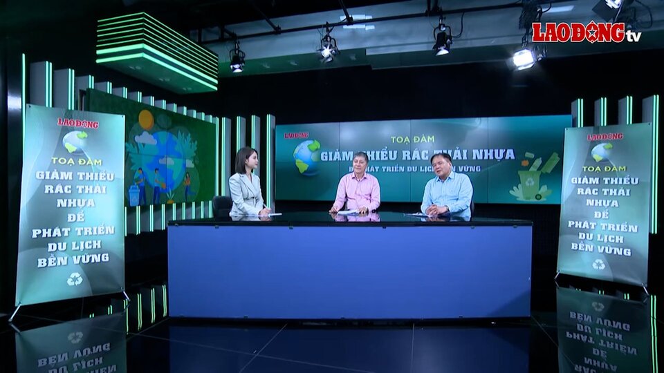 Why is it difficult to solve the problem of plastic waste generated from tourism? Photo: Thuy Duong.