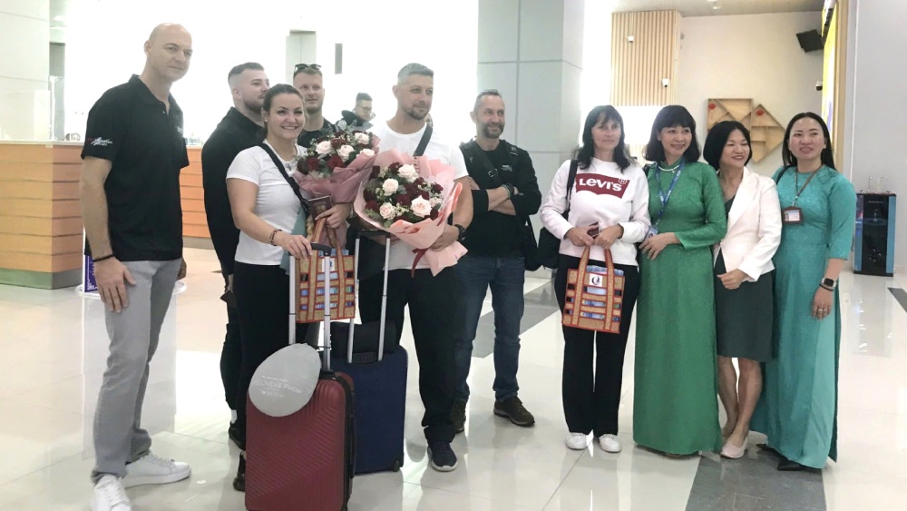 Welcoming a group of Czech Republic guests to visit and relax in Phu Quoc City. Photo: Xuan Nhi