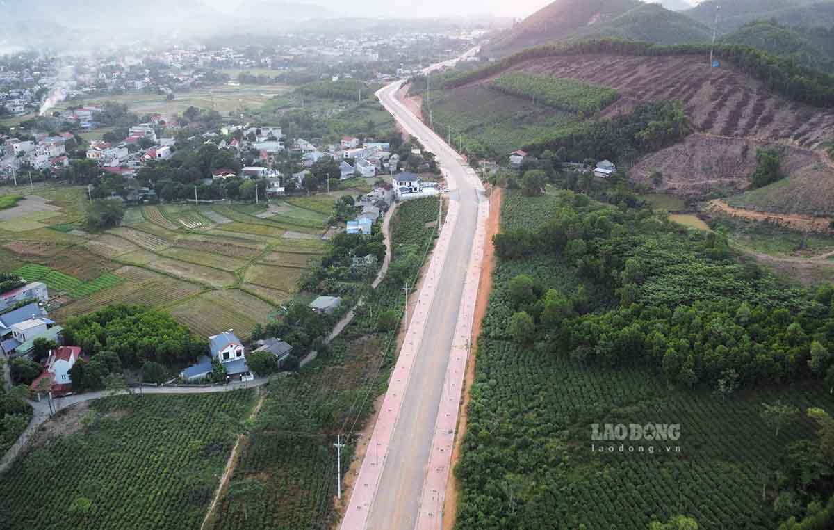 The hundred billion dong bypass in Son Duong town, Son Duong district (Tuyen Quang). Photo: Nguyen Tung.
