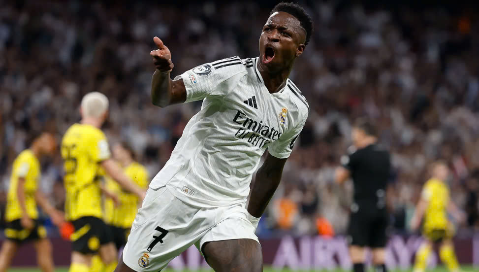 Vinicius vua lap cu hat-trick an tuong vao luoi Dortmund.  Anh: AFP