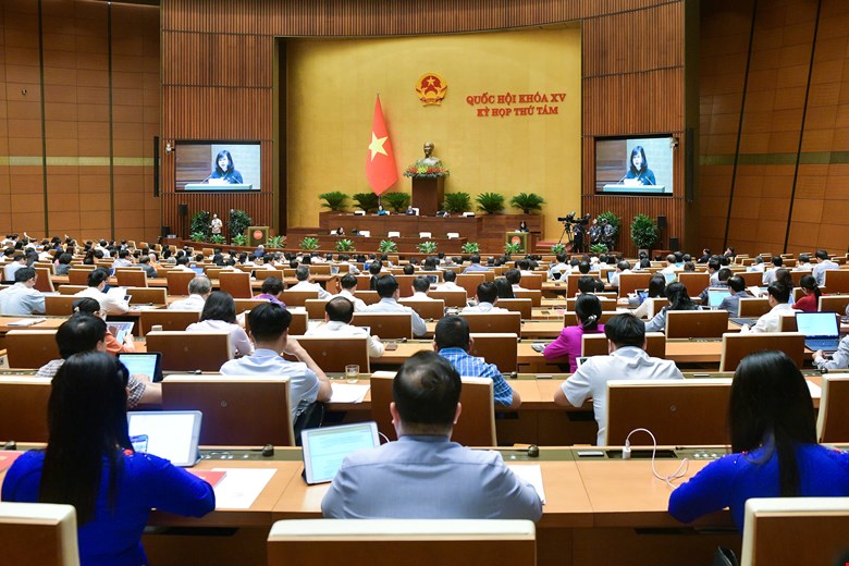 Working session on October 24 of the 8th Session, 15th National Assembly. Photo: Pham Dong