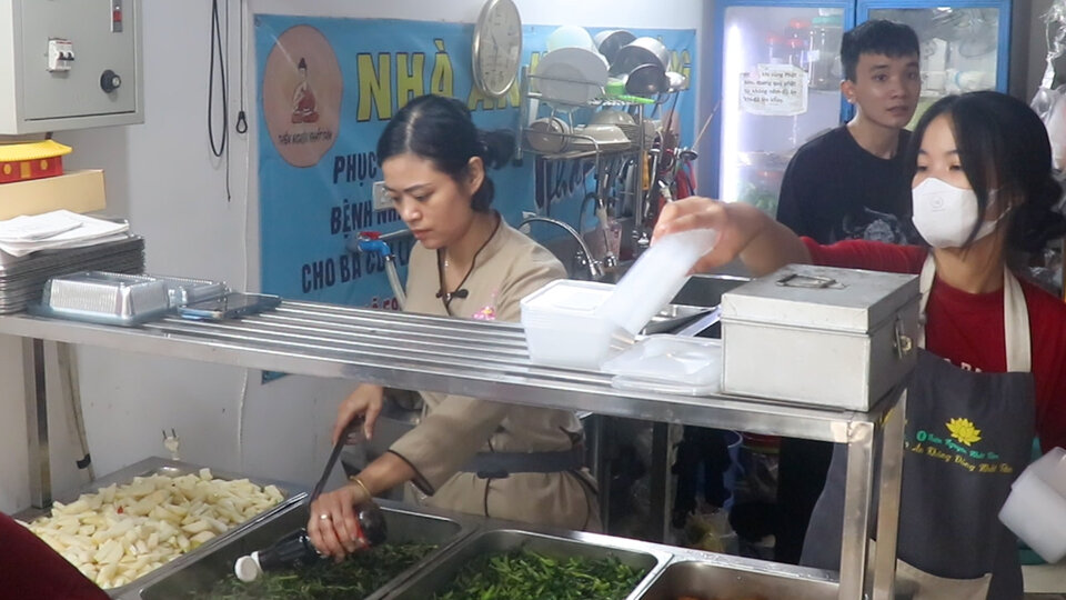 Warm zero-dong vegetarian restaurant in the heart of Hanoi