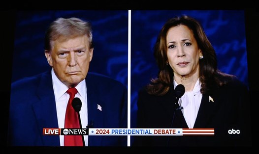 Ông Donald Trump và bà Kamala Harris tranh luận trên truyền hình ngày 10.9.2024. Ảnh: Xinhua