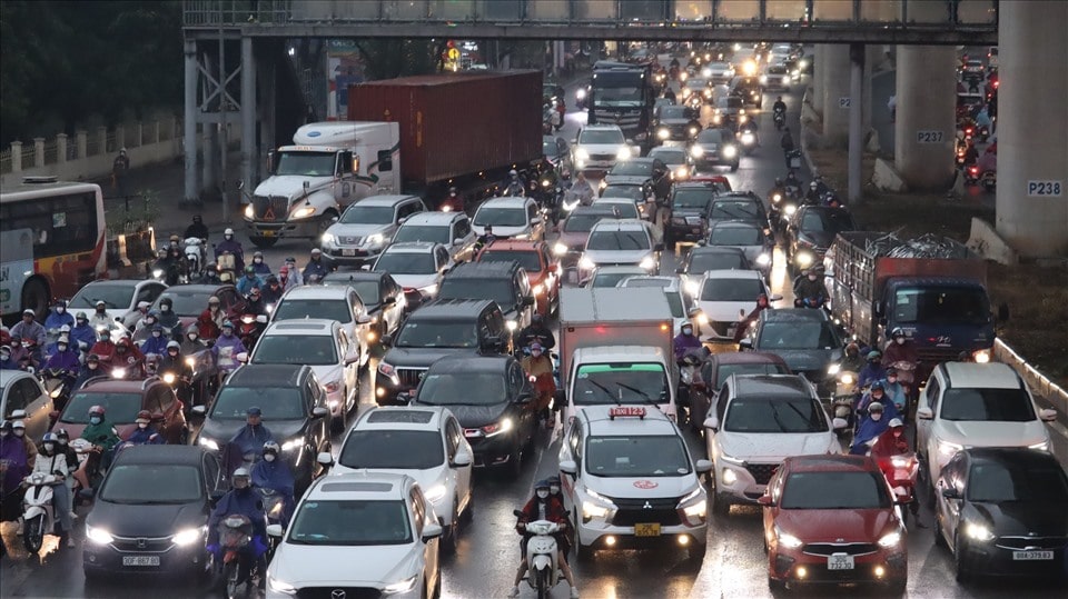 Weather Forecast: The North will be cold early tomorrow morning, October 25. Photo: Minh Ha