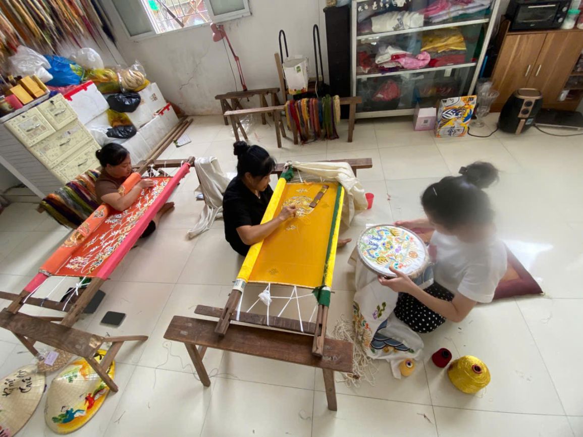 Working space at the household of the traditional hand embroidery craft in Thuong Tin. Photo: Provided by the character