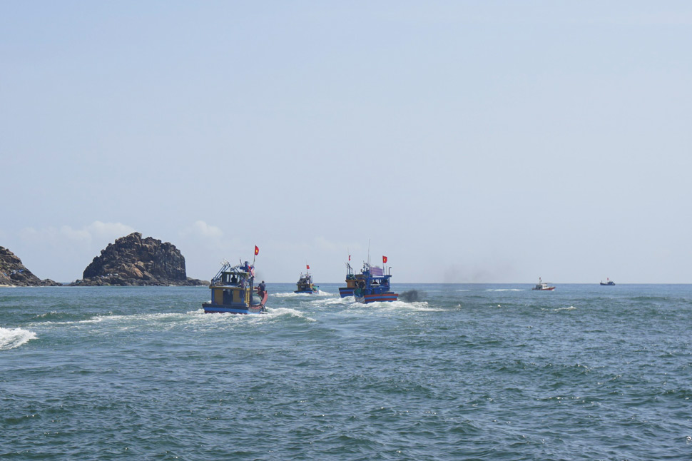 Fishing boats of fishermen from Binh Dinh go out to sea to catch seafood. Photo: Hoai Luan