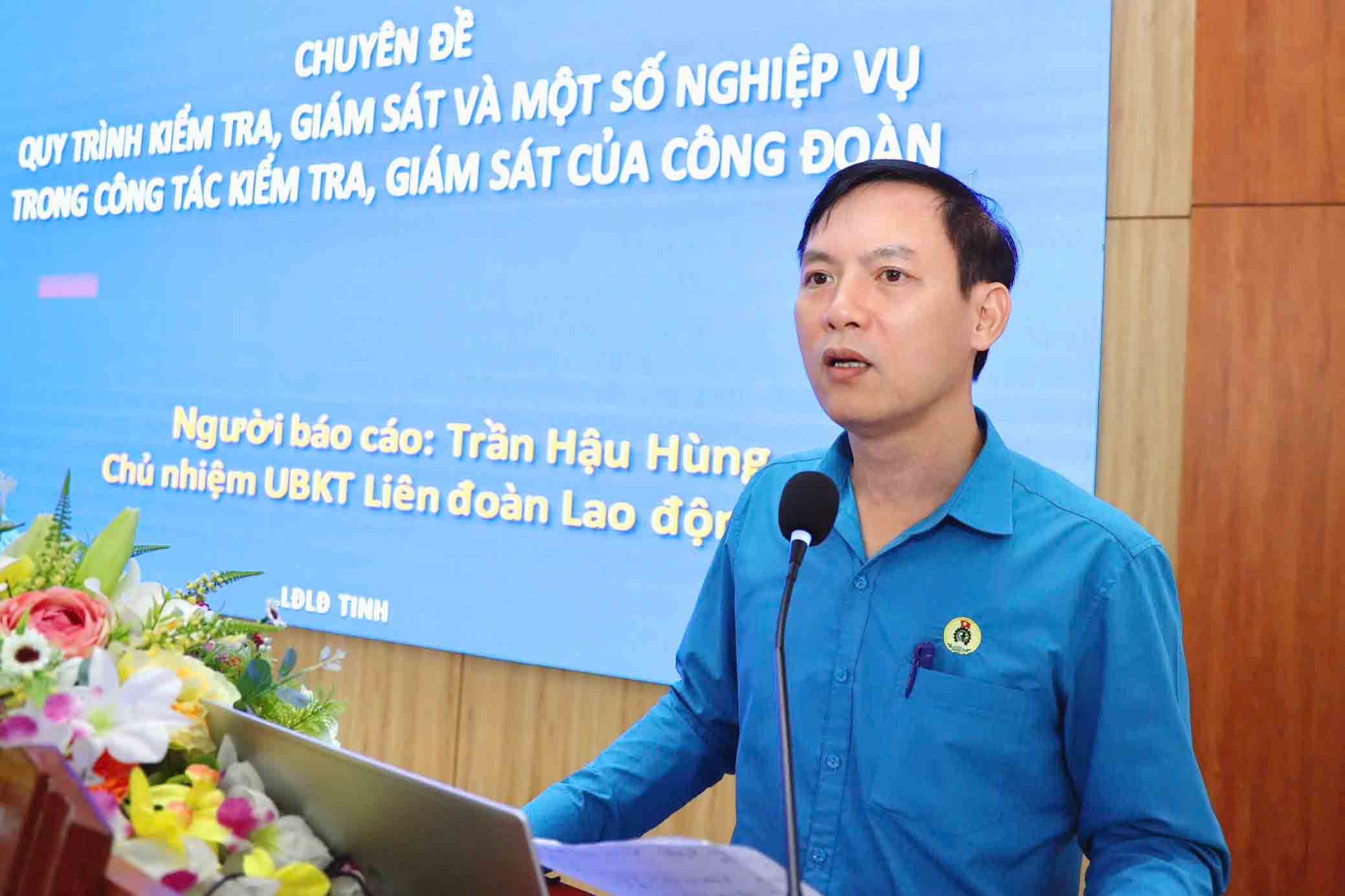 Ong Tran Hau Hung - Chu nhiem UBKT LDLD tinh Ha Tinh truyen dat chuyen de ve nghiep vu cong tac kiem tra, giam sat. Anh: Mai Anh.