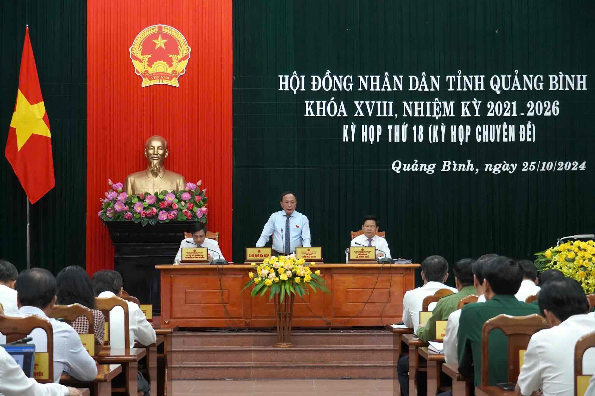 Quang Binh Provincial People's Council approved support for people displaced by natural disasters. Photo: T. Khanh