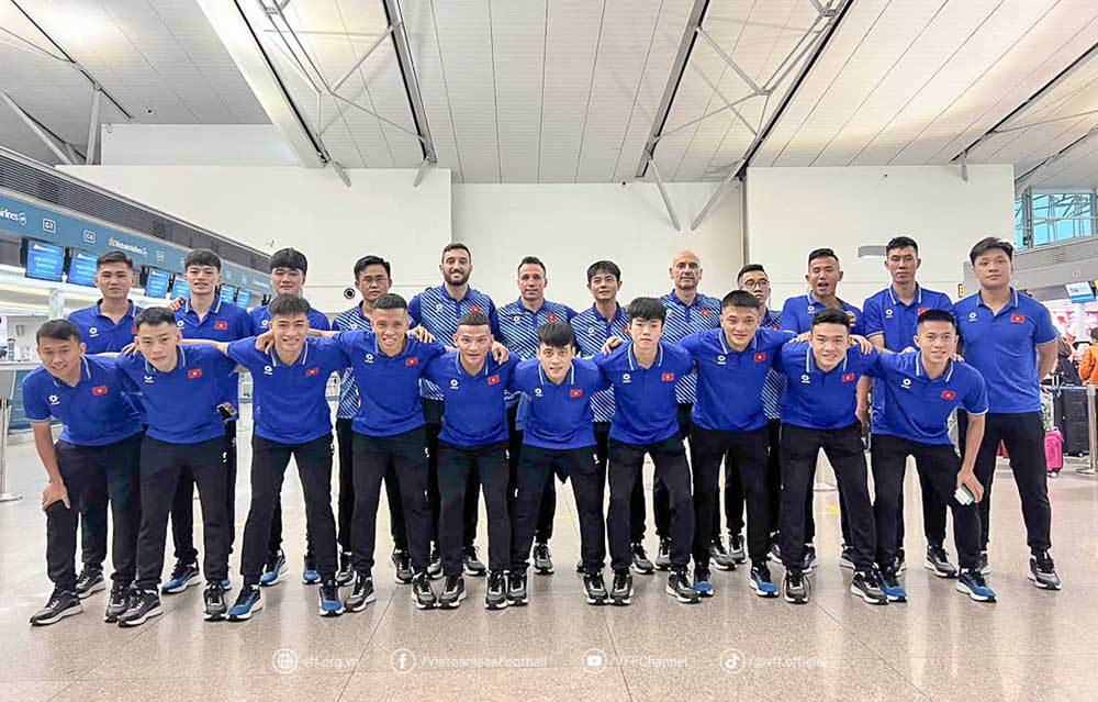 Vietnam futsal team moved to Thailand on the morning of October 25. Photo: VFF