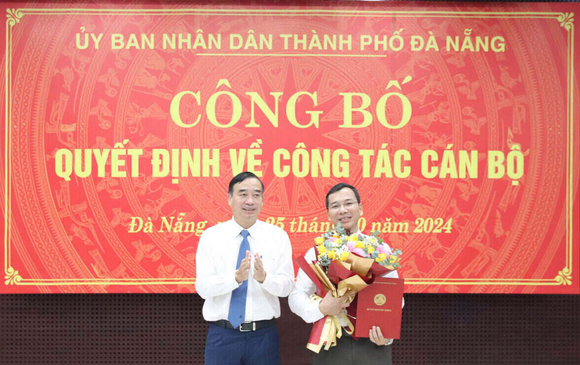 Mr. Nguyen Huu Loi was appointed Chairman of Hoang Sa District People's Committee. Photo: Quynh Mai