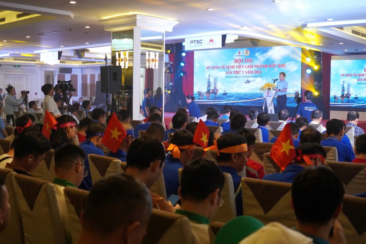 Scene of the opening ceremony of the 2024 Petroleum Safety and Hygiene Competition. Photo: Thanh An