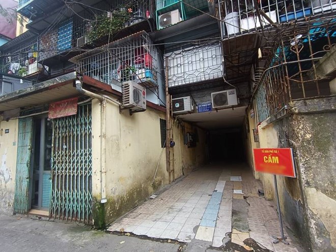 Old apartment buildings in Hanoi are being sold by many owners at high prices. Photo: Thu Giang