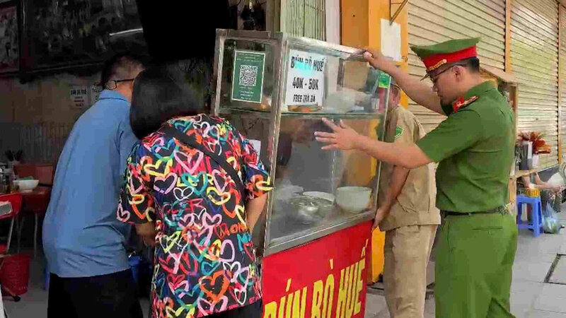 Efforts to “take back” sidewalks in central districts of Hanoi. Photo: Huyen Trang