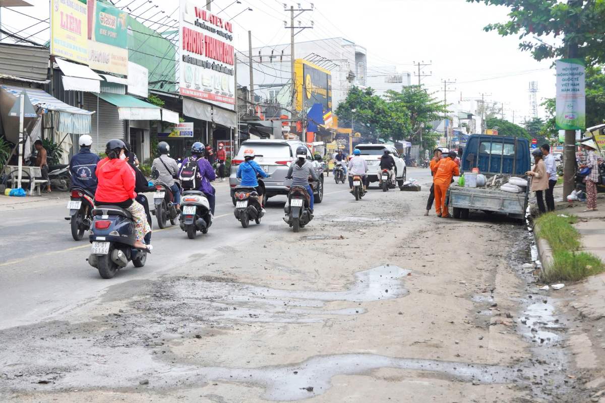 Anh: Ta Quang