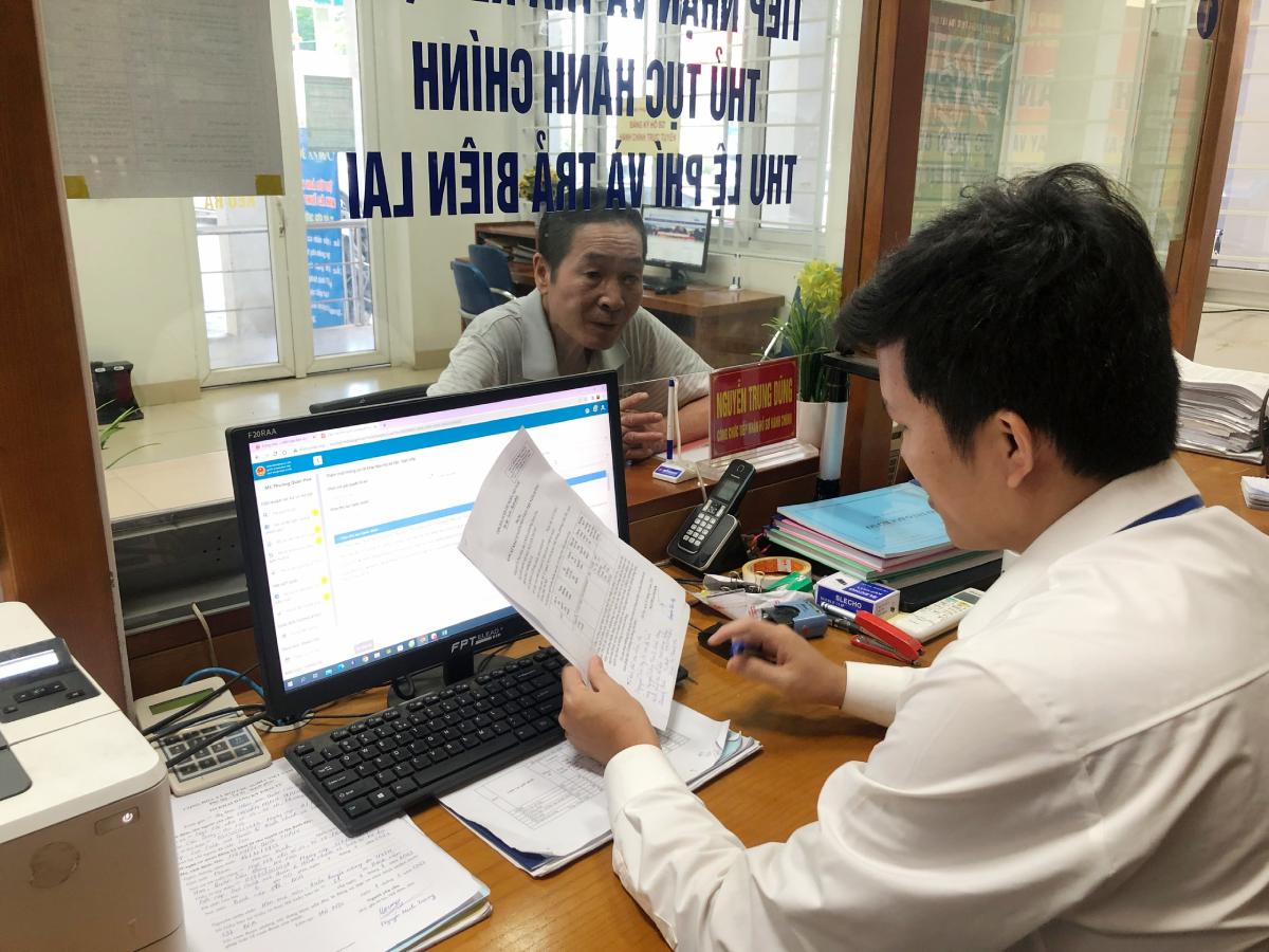 The Government has proposed not to consider increasing pensions and public sector salaries in 2025. Illustration photo: Tat Thao