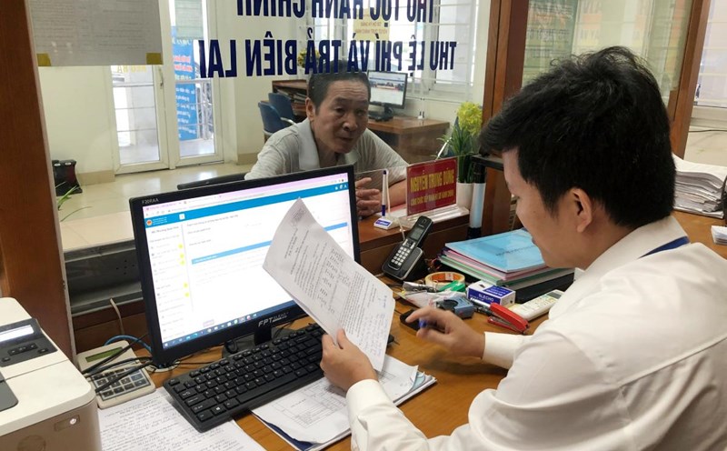 The Government has proposed not to consider increasing pensions and public sector salaries in 2025. Illustration photo: Tat Thao