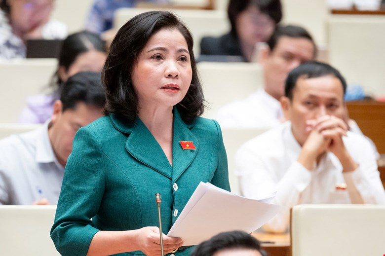 Delegate Nguyen Thi Thu Nguyet (National Assembly Delegation of Dak Lak Province) proposed not to limit the age of notary public. Photo: National Assembly