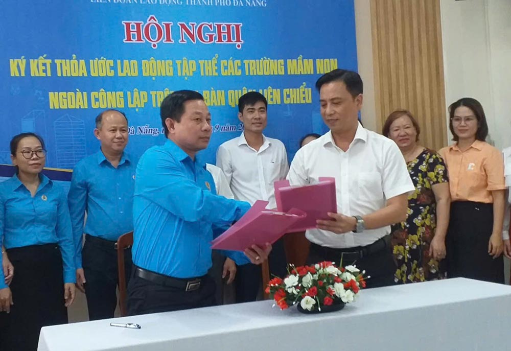 Teachers at the Vanh Khuyen Private Kindergarten in Lien Chieu, Da Nang feel secure in teaching after signing the Collective Labor Agreement. Photo: Hai Dinh