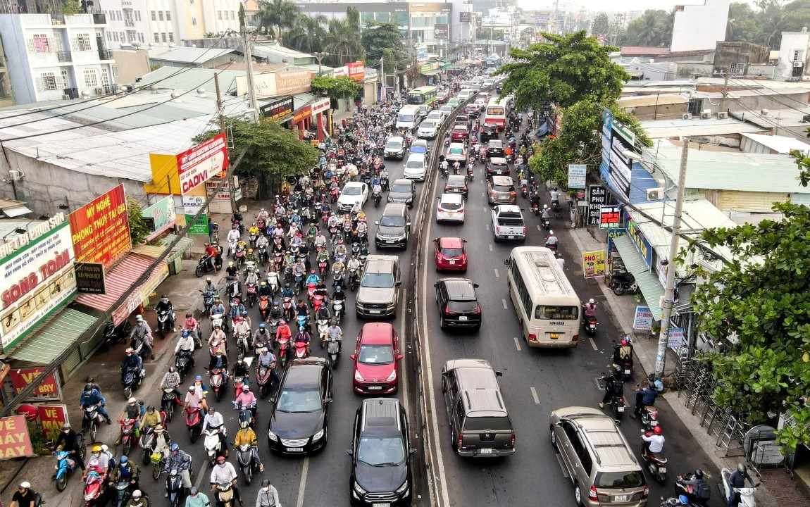National Highway 13 through Thu Duc City, Ho Chi Minh City. Photo: Anh Tu