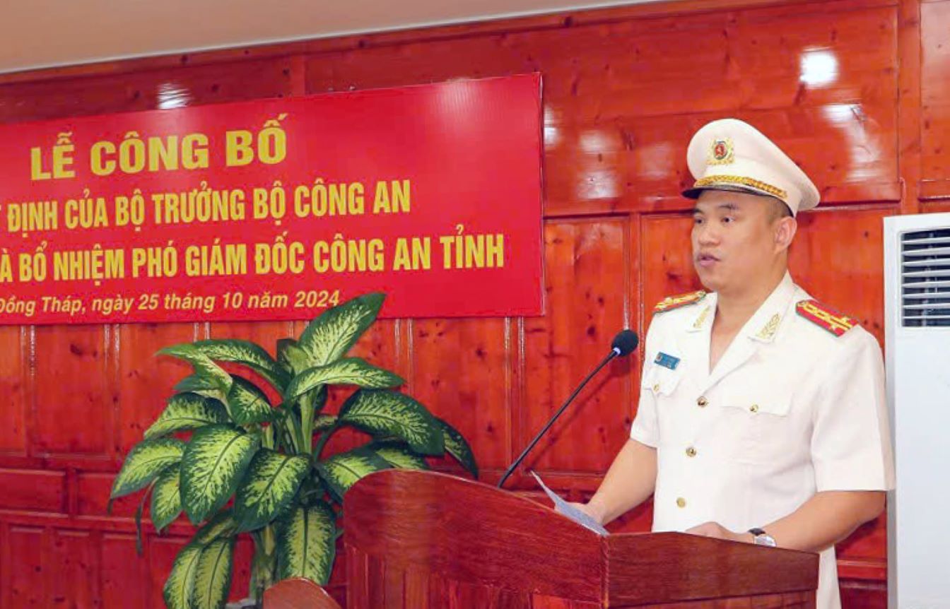 Dai ta Ha Van Bac phat bieu tai Le cong bo Quyet dinh cua Bo truong Bo Cong an dieu dong, bo nhiem lam Pho Giam doc Cong an tinh Dong Thap. Anh: CADT 