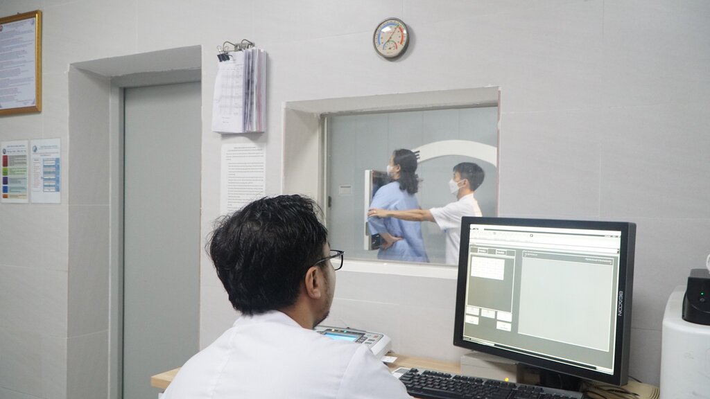 Female workers of the grassroots trade union in Ba Dinh district receive free health check-ups organized by the district's labor federation. Photo: Grassroots Trade Union