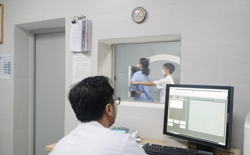Female workers of the grassroots trade union in Ba Dinh district receive free health check-ups organized by the district's labor federation. Photo: Grassroots Trade Union