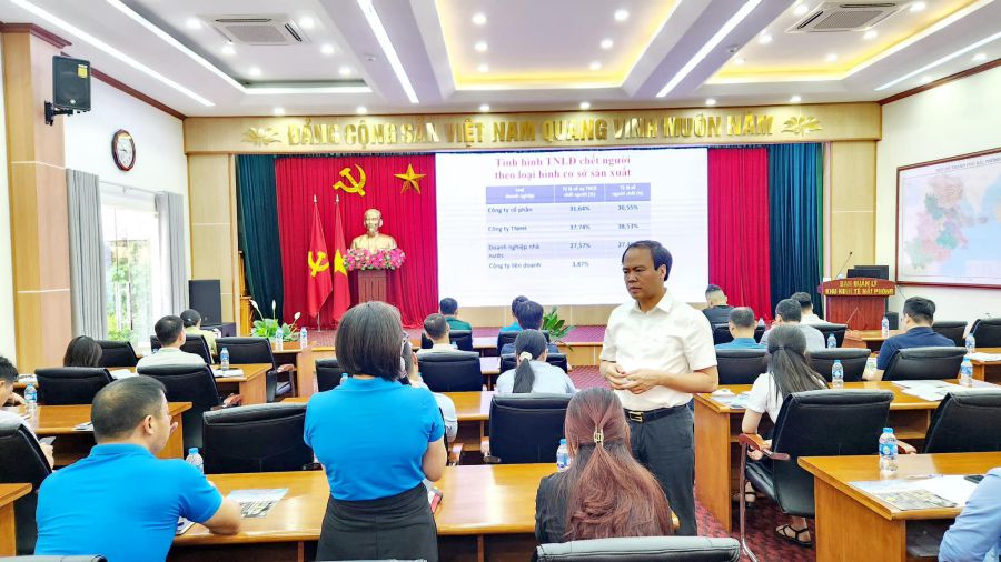 Occupational safety and hygiene training for union officials of Hai Phong Economic Zone. Photo: Tran Liem