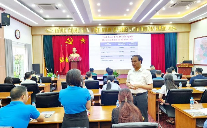 Occupational safety and hygiene training for union officials of Hai Phong Economic Zone. Photo: Tran Liem