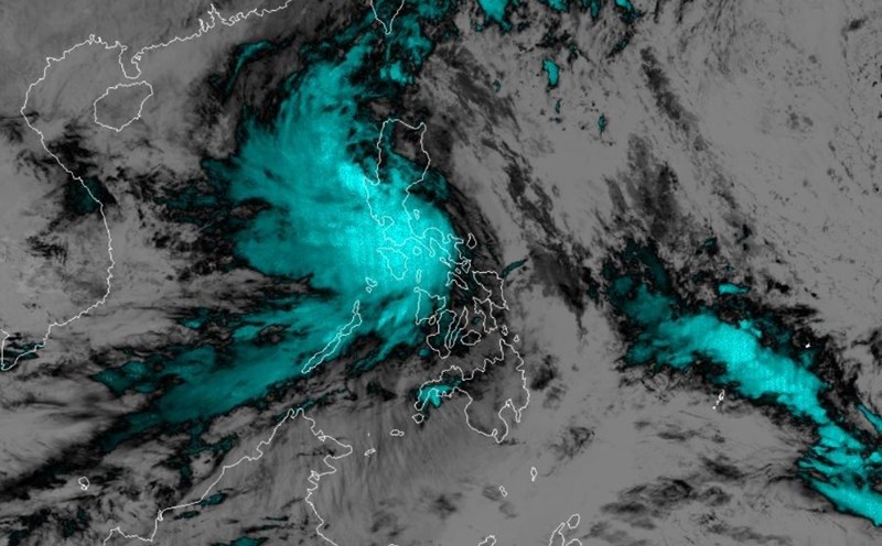 Storm No. 6 Tra Mi has an unpredictable direction of movement after entering the East Sea. Satellite image: RAMMB