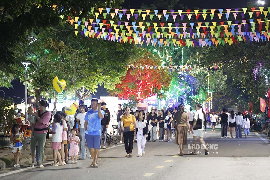 Đến nay, Mường Lay vẫn luôn là điểm đến hấp dẫn của nhiều du khách trong và ngoài nước. Dịp này, thị xã đang tổ chức tuyết hoạt động động du lịch mùa nước nổi trên Sông Đà năm 2024-2025.