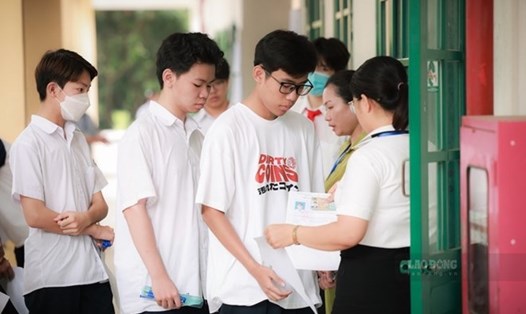 Học sinh tham dự kỳ thi tuyển sinh lớp 10 tại Hà Nội. Ảnh: Hải Nguyễn