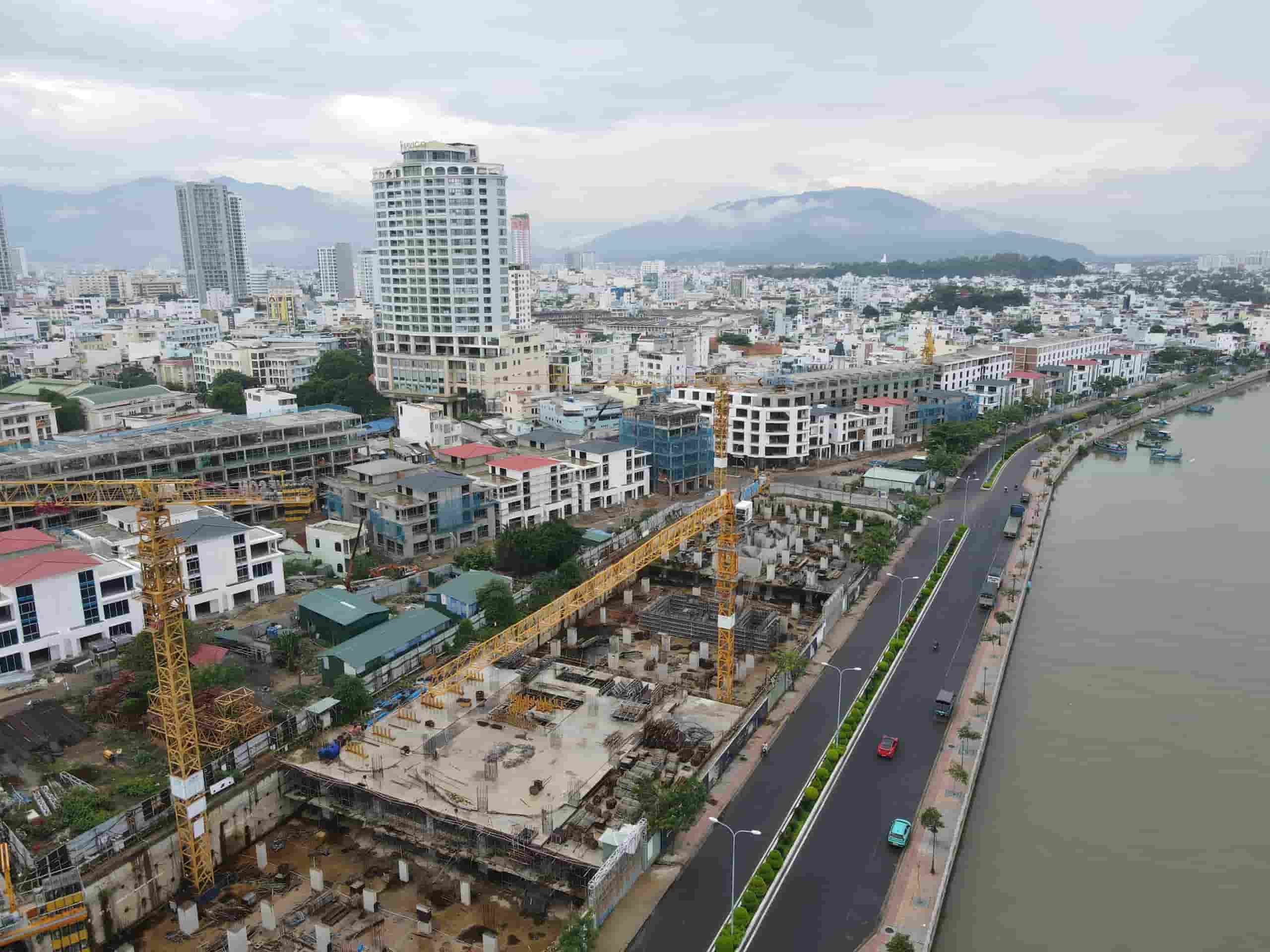 Du an Con Tan Lap da keo dai qua nhieu doi lanh dao dia phuong va den nay van con vuong ve mat bang. Anh: Huu Long