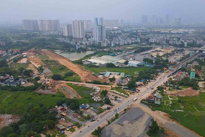 The number of investors looking to buy land in Ring Road 4 is also higher than at other times of the year. Photo: Huu Chanh