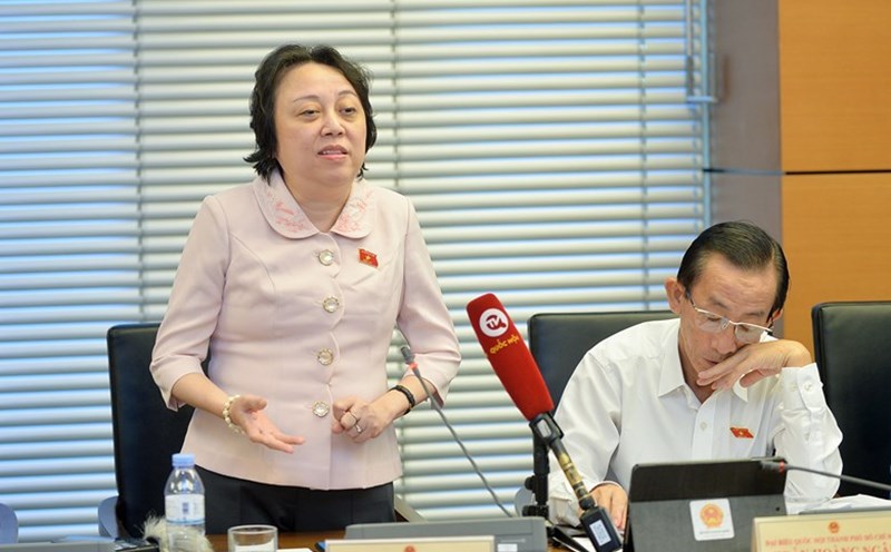 Delegate Pham Khanh Phong Lan proposed to remove the disciplinary regulation for party members who have a third child. Photo: Pham Dong