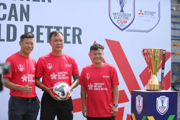 Cuu tuyen thu Thach Bao Khanh, Duong Hong Son va Thanh Luong tai su kien ben le cua le ruoc cup ASEAN Cup 2024. Anh: Vuong Anh