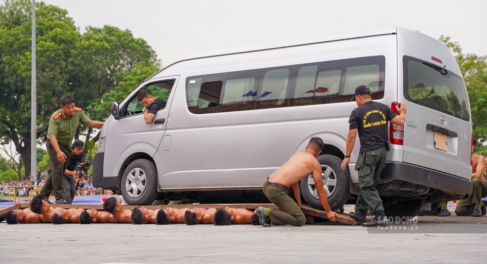 Cu the, diem san Nghinh Luong Dinh (duong Le Duan, phuong Thuan Hoa, TP Hue); khu vuc Nha Ken (truoc truong Dai hoc Su pham Hue, Cong vien 3/2 duong Le Loi, phuong Phu Hoi, TP Hue); doan duong tu so 01 Nguyen Thai Hoc den nga ba Chu Van An - Nguyen Thai Hoc. 