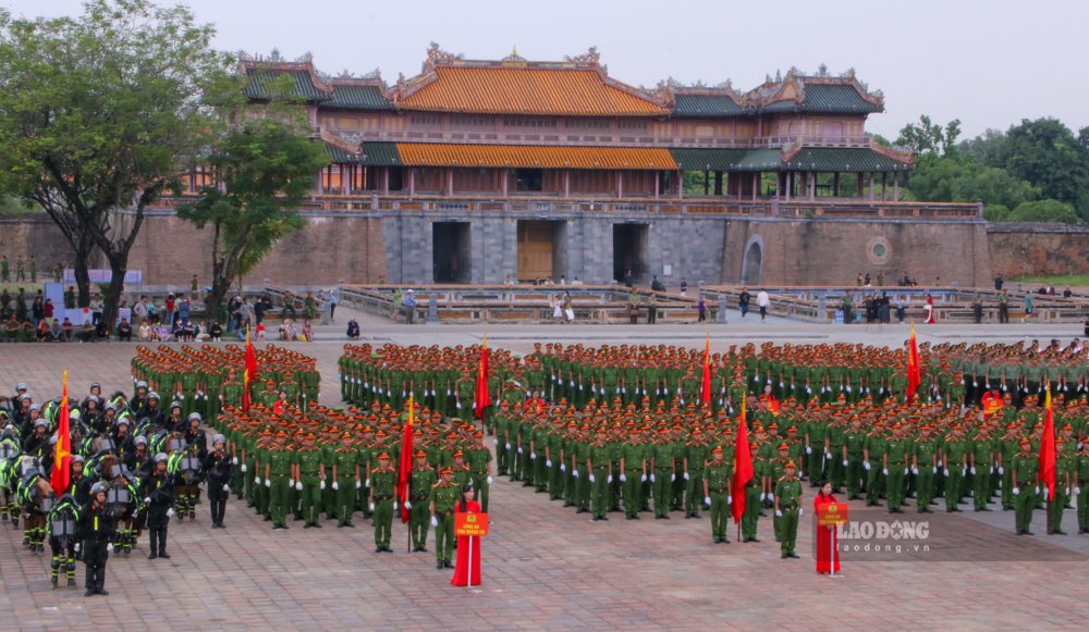 Tai ky Dai hoi va Hoi thi lan nay, co su gop mat cua hon 4.000 van dong vien den tu 20 don vi Cong an cac tinh, thanh khu vuc mien Trung - Tay Nguyen va cac Truong Canh sat Nhan dan va An ninh Nhan dan cung cac can bo chien si thuoc Bo Tu lenh Canh ve va Bo Tu lenh Canh sat co dong Bo Cong an den tham du Dai hoi khoe va Hoi thi.