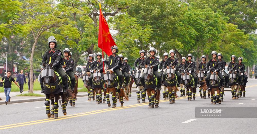 Trong do, co nhieu noi dung moi, do kho cao, lan dau tien duoc dua vao chuong trinh thi dau, dac biet la phan bieu dien day an tuong, dac sac cua can bo chien si Bo Tu lenh canh ve, Bo tu lenh Canh sat co dong, Canh sat giao thong Cong an TP Ho Chi Minh nhu: quan nhac, ky binh, bieu dien xe mo to dac chung, bieu dien khi cong…