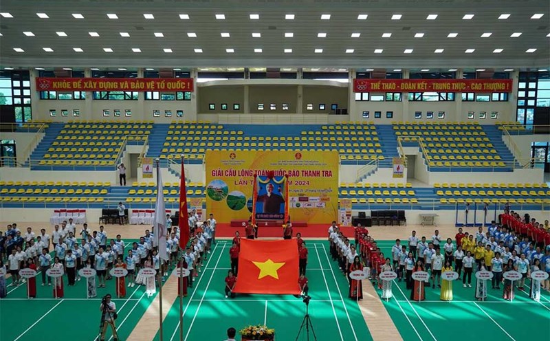 Opening of the 19th Thanh Tra Newspaper National Badminton Tournament. Photo: Ngoc Giau