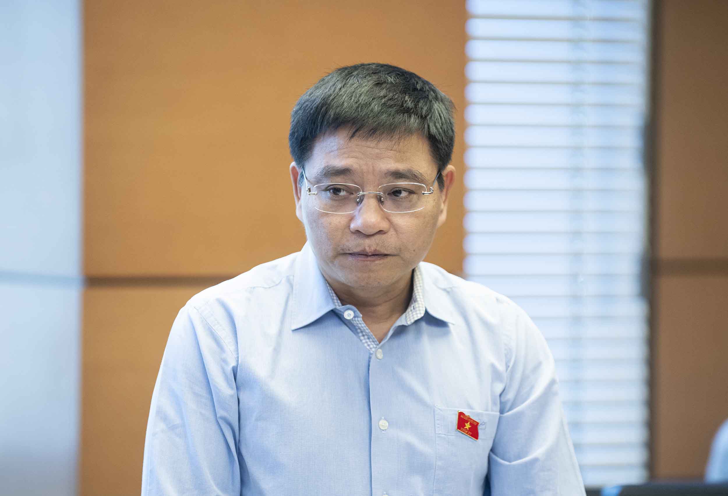 Minister of Transport Nguyen Van Thang informs about important railway projects. Photo: Pham Dong