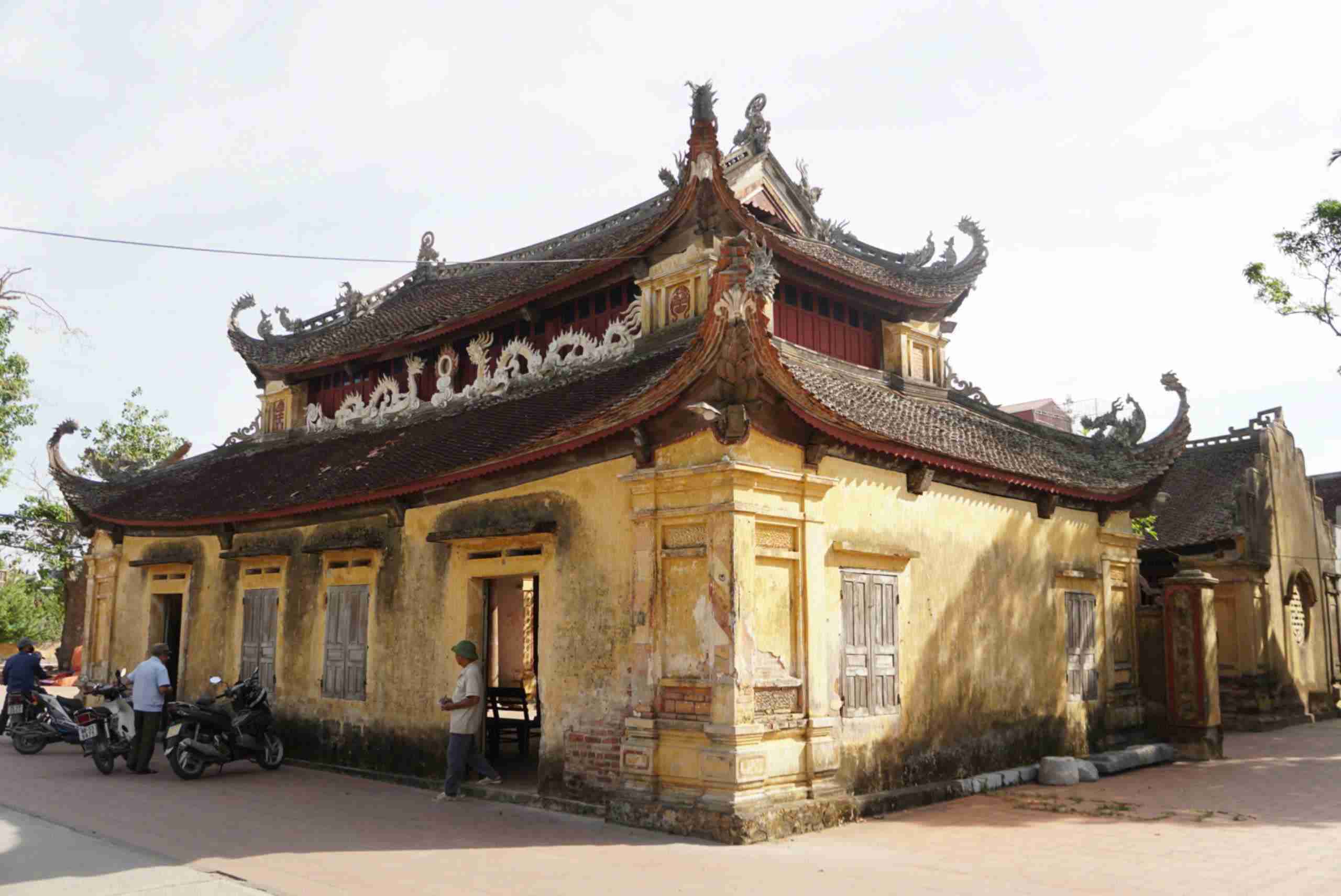Do Xa Communal House in Ung Hoe Commune, Ninh Giang District, Hai Duong Province is a historical relic associated with the resistance war against foreign invaders.